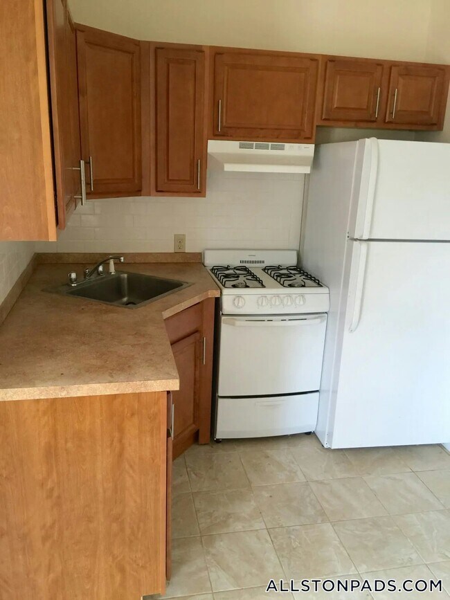 23 Brighton Ave, Unit 2 in Boston, MA - Building Photo - Building Photo