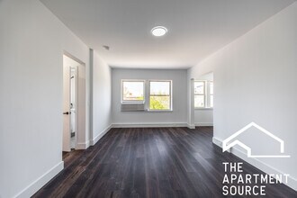 1555 W Hollywood Ave in Chicago, IL - Building Photo - Building Photo