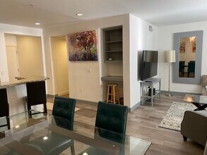 21301 Erwin St, Unit Unit 238 in Los Angeles, CA - Building Photo - Building Photo