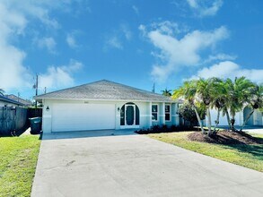 840 104th Ave N in Naples, FL - Building Photo - Building Photo