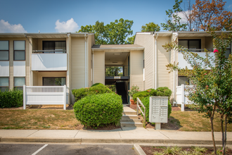 Hunter's Run Apartments in Waldorf, MD - Foto de edificio - Building Photo