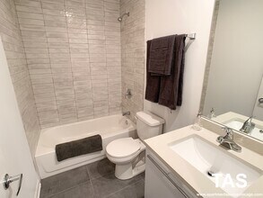 940 W Winona St in Chicago, IL - Building Photo - Building Photo