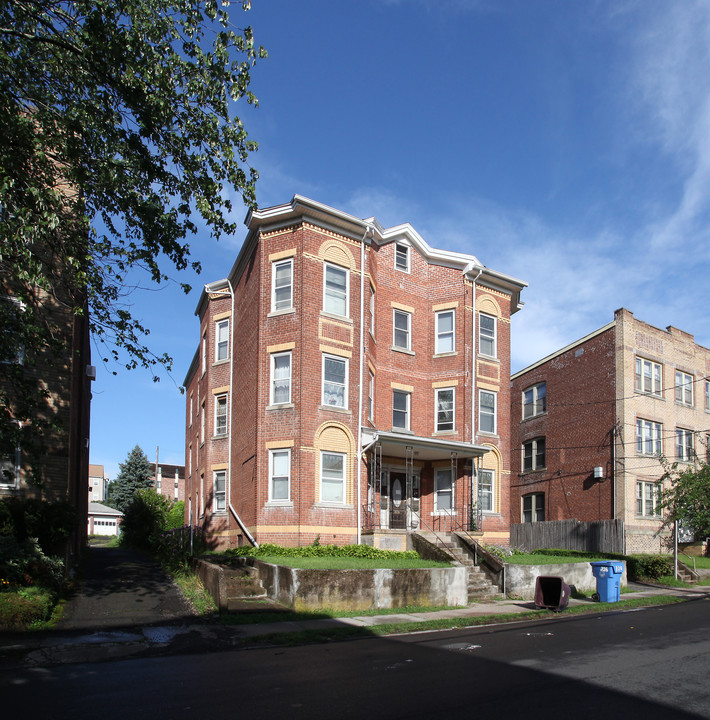 326 High St in New Britain, CT - Building Photo