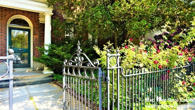 1712 Beacon St, Unit 1