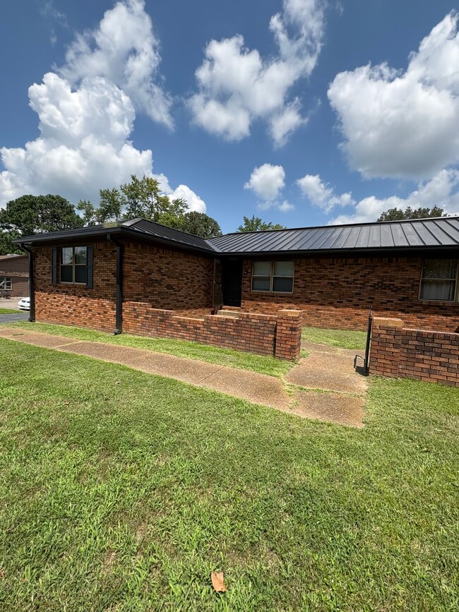 5030 Benton Rd in Paducah, KY - Foto de edificio - Building Photo