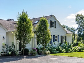 108 East St in Washington, CT - Building Photo - Building Photo