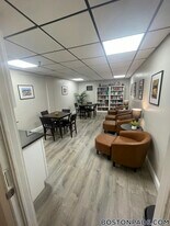 4380 N Main St in Fall River, MA - Building Photo