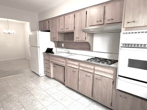 6653 79th St, Unit Unit#2 in Middle Village, NY - Foto de edificio - Building Photo
