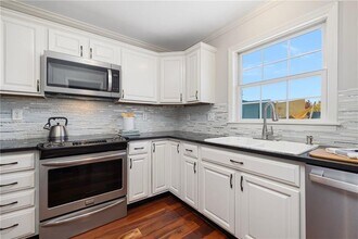 231 Maple Ave in Newport, RI - Building Photo - Building Photo