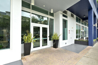 275 NE 18th St, Unit 2102 in Miami, FL - Foto de edificio - Building Photo