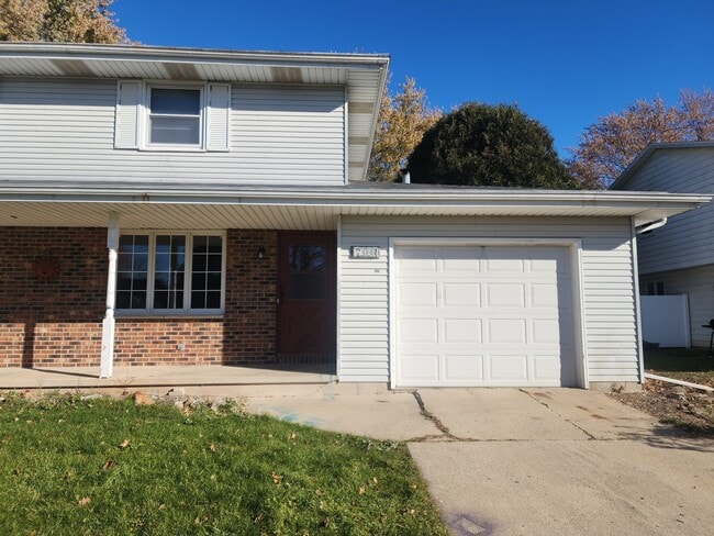 property at 706-708 N Hawthorne Dr