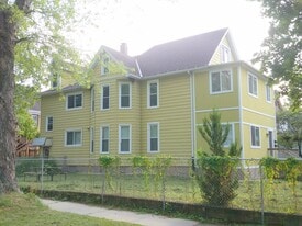 1205 Chandler St, Unit 1205 1b 1bath in Madison, WI - Building Photo