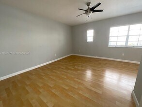 1360 Collins Ave in Miami Beach, FL - Building Photo - Building Photo