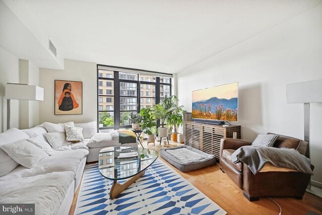 property at 437 New York Ave NW
