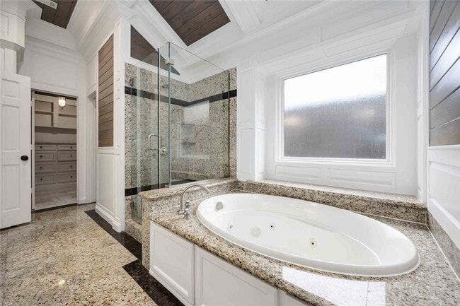 property at 4031 Fernwood Dr