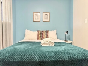 215 Piedmont Ave NE in Atlanta, GA - Foto de edificio - Building Photo