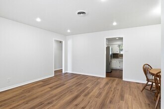 8739 Ukiah Dr in Dallas, TX - Foto de edificio - Building Photo