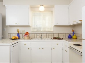 Manzanita Gardens Apartments in Chico, CA - Building Photo - Interior Photo