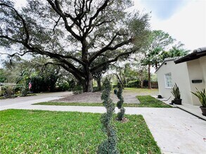 11504 NE 11th Pl in Biscayne Park, FL - Building Photo - Building Photo