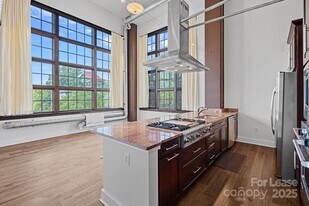 715 N Graham St in Charlotte, NC - Building Photo