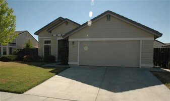 2085 Galleon Dr in Dixon, CA - Building Photo