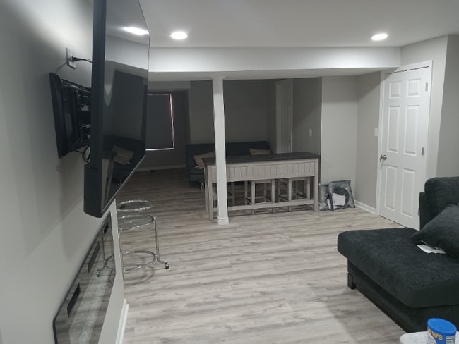 609 S Avon Ct in Oswego, IL - Foto de edificio - Building Photo