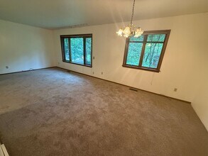 14902 Wildwood Rd in Burnsville, MN - Building Photo - Building Photo