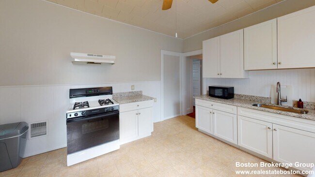 30 Roseclair St, Unit 3 in Boston, MA - Building Photo - Building Photo