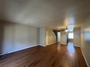 7505 Pitch Pine Cir in Tampa, FL - Building Photo - Building Photo