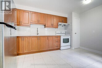 48 Green Spring Dr in Toronto, ON - Building Photo - Building Photo
