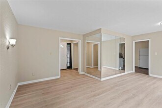 1201 Shoreham Dr in Atlanta, GA - Building Photo - Building Photo