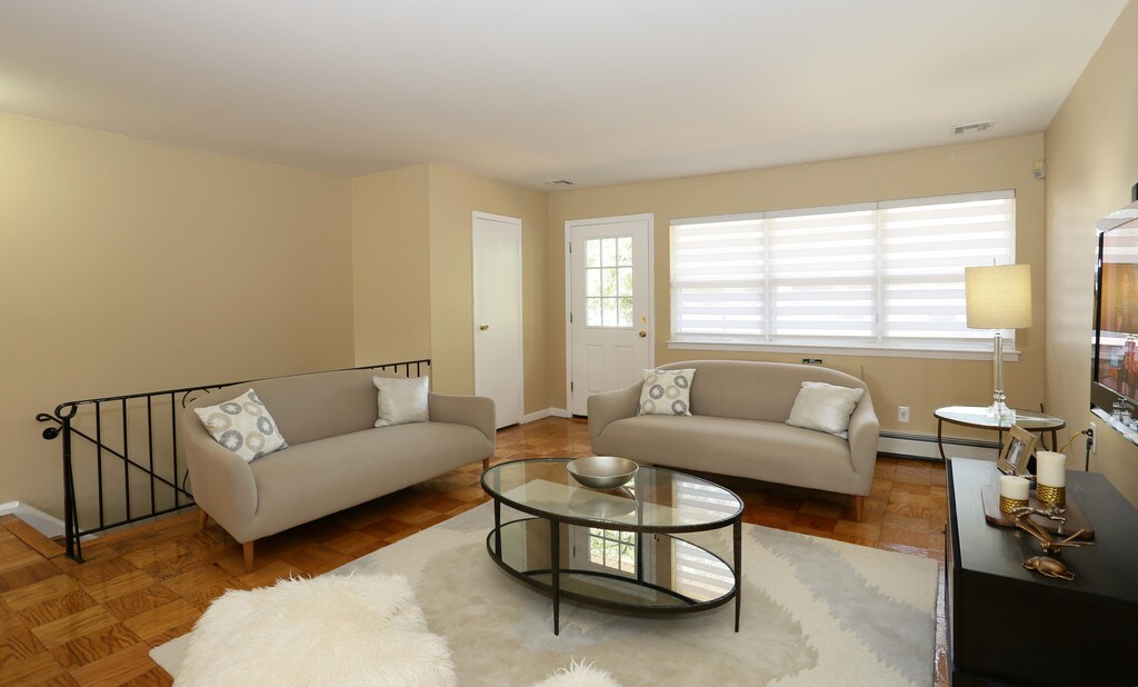 Raritan Crossing Apartments in New Brunswick, NJ