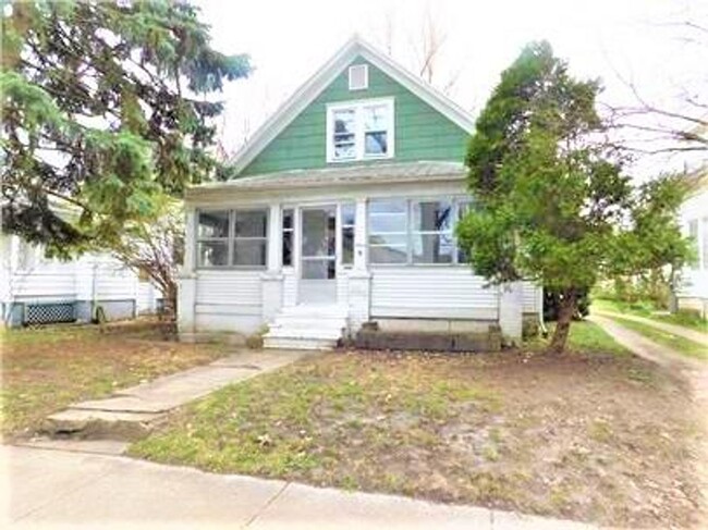property at 401 1/2 W Vine St