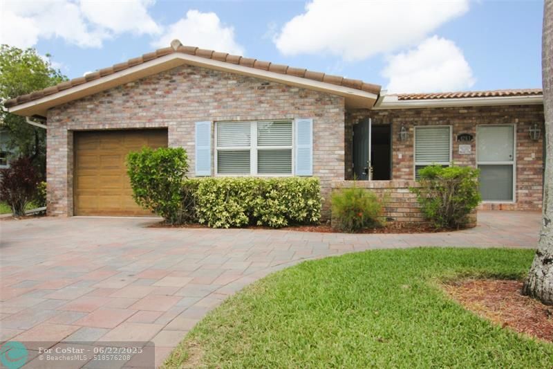 4261 NW 110th Ave in Coral Springs, FL - Building Photo