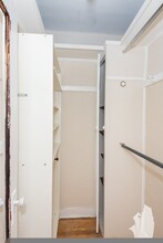 561 W Cornelia Ave, Unit 102 in Chicago, IL - Building Photo - Building Photo