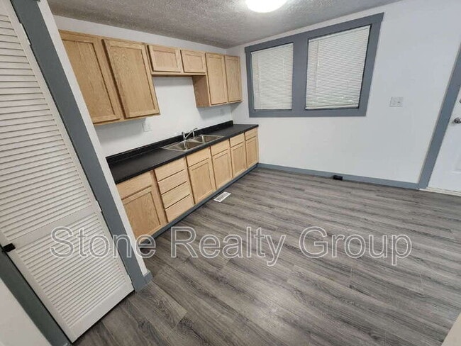 1265 E High St in Rockville, IN - Building Photo - Building Photo