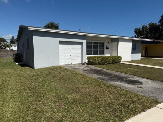 671 NW 17th St in Homestead, FL - Building Photo - Building Photo
