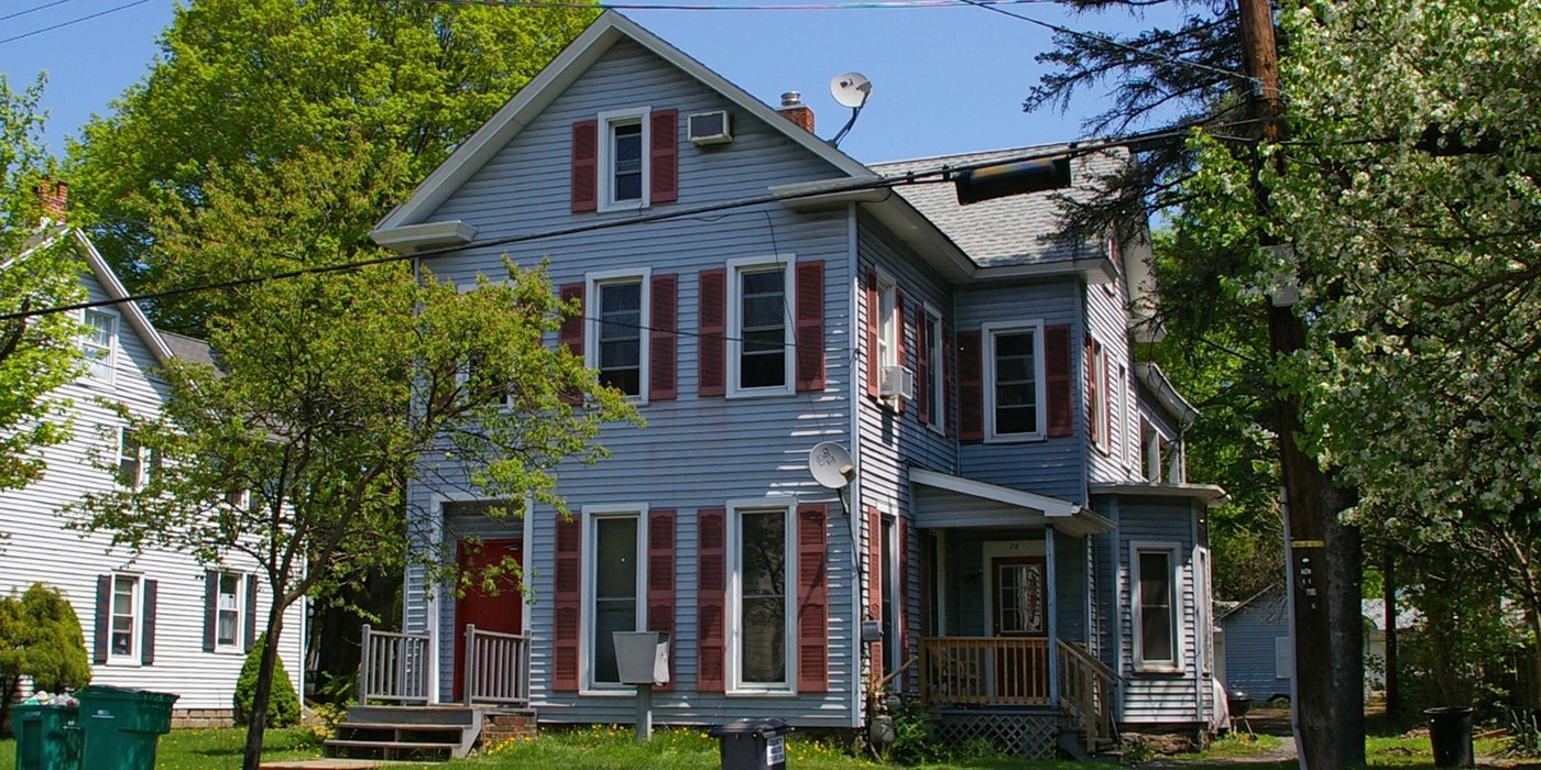 74 Broad St in Stroudsburg, PA - Building Photo