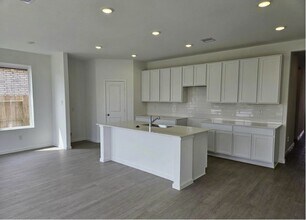 415 Robin Ct in Angleton, TX - Building Photo - Building Photo