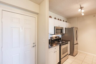 651 Okeechobee Blvd, Unit #506 in West Palm Beach, FL - Building Photo - Building Photo