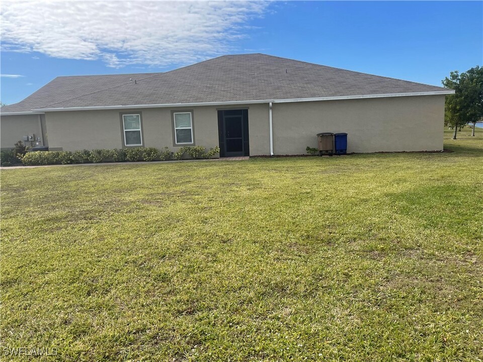 10709 Crossback Ln in Lehigh Acres, FL - Building Photo