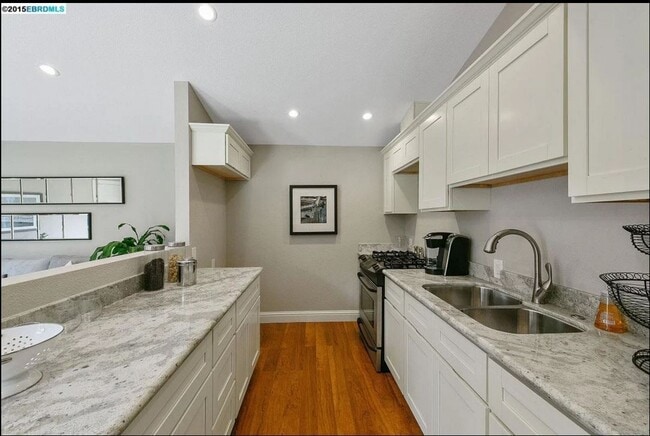 1700 Pearl St in Alameda, CA - Building Photo - Building Photo