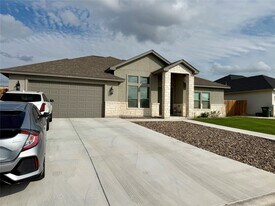 421 Pitaya Ln in Del Rio, TX - Building Photo