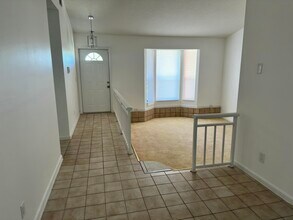 1334 N Mangonia Dr in West Palm Beach, FL - Building Photo - Building Photo