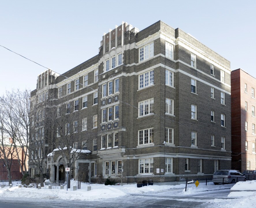 The Windsor Arms in Ottawa, ON - Building Photo