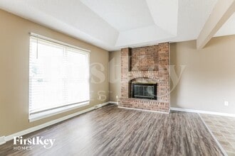 2921 SW Moore St in Blue Springs, MO - Foto de edificio - Building Photo