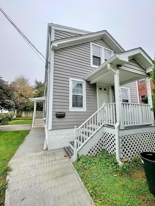 615 Hall St in Mamaroneck, NY - Building Photo