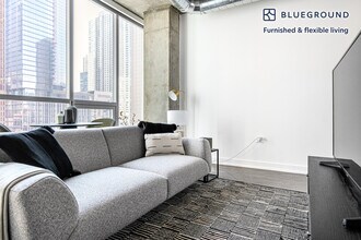 108 W Chicago Ave in Chicago, IL - Building Photo - Building Photo