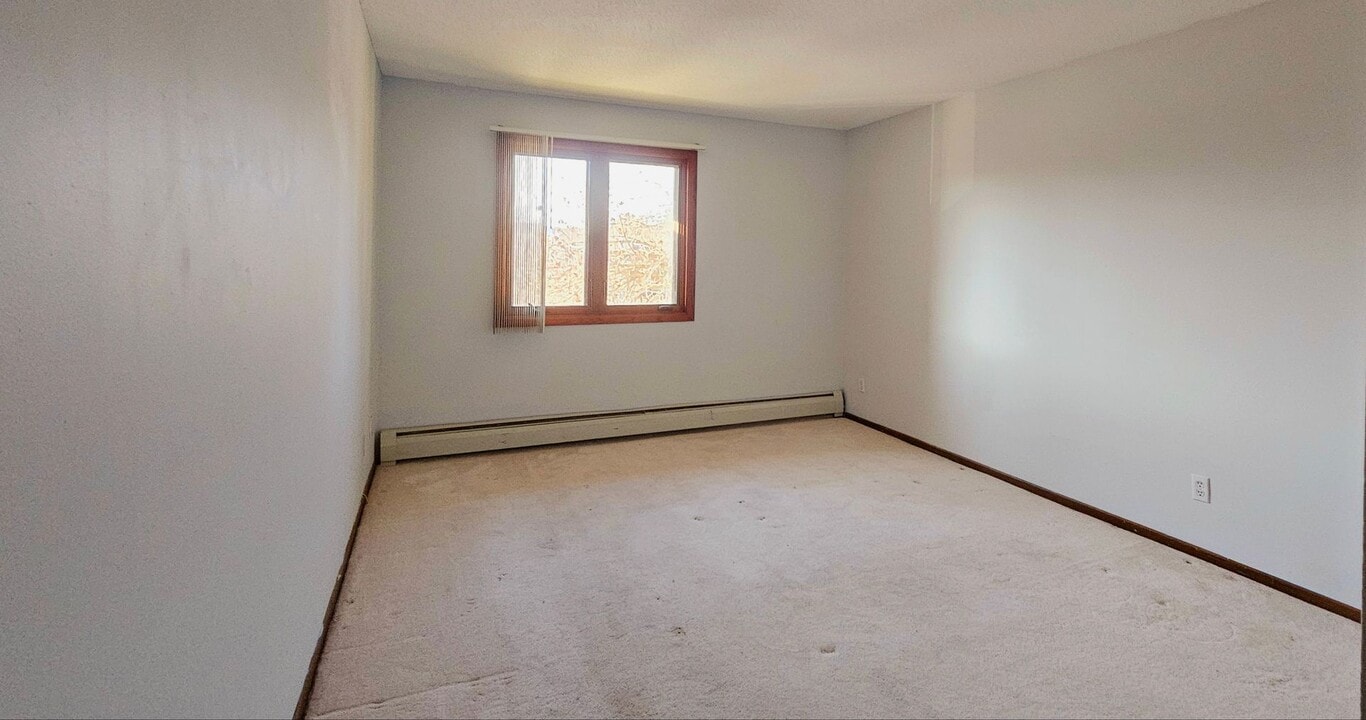 4350 Trenton Ln N in Plymouth, MN - Building Photo