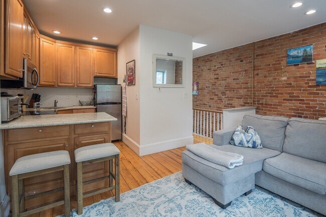 221 W Newton St, Unit 4 in Boston, MA - Building Photo - Building Photo